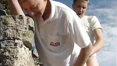 Two Blonds Outdoors Raw