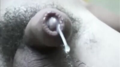 Latino Crotch Le*ak: The Ultimate Handjob Experience!