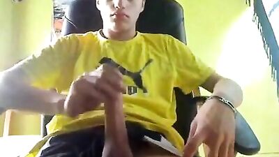 Pants-Off Affair: Keep Your Eyes on the Screen!