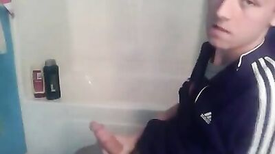 Gay Porn - Bathroom Jack-off Solo!