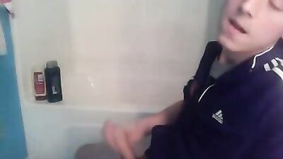 Gay Porn - Bathroom Jack-off Solo!