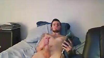 Charming Guys Amateur Cum Shots Handjob - The Ultimate Experience!