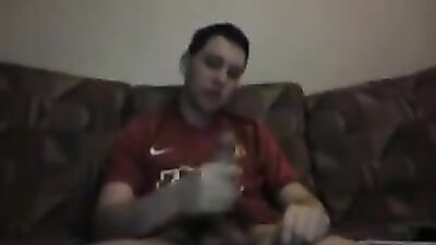 Handjob English Fan Amateurs Cumshots - A Rough and Wild Gay Porn Experience!