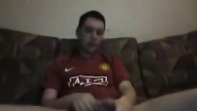 Handjob English Fan Amateurs Cumshots - A Rough and Wild Gay Porn Experience!