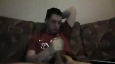 Handjob English Fan Amateurs Cumshots - A Rough and Wild Gay Porn Experience!