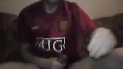 Handjob English Fan Amateurs Cumshots - A Rough and Wild Gay Porn Experience!