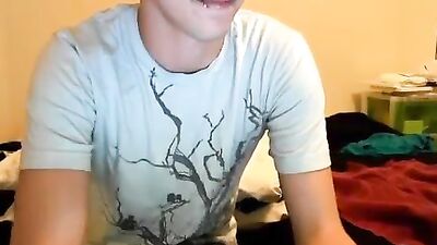 Young stud pleasures himself with dildo! - Web-Cam Ass Play
