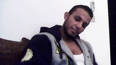 Gay Arab Shows His Cock!