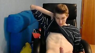 Tight Abs Blond Boy Webcam: Exposing the Sexy Amateur Side!