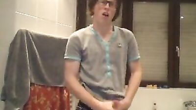 Gay Porn Funny Me: Amateur Ass Play Handjob!