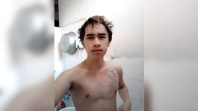 Cute Asian Twink in the Bath: A Handjob Adventure!