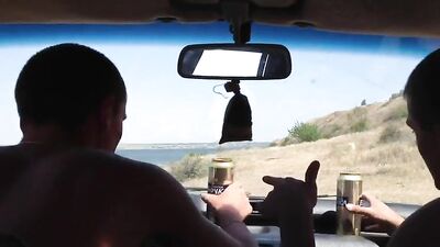 Two Young Russians Dancing: Au si eu te pego!