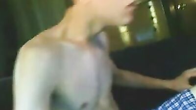 Masturbates watching the screen - Amature Cum Shots Handjob