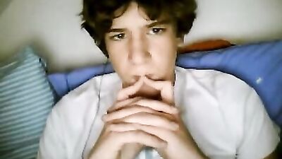 Masturbating Spaniard: Cum Shots & Handjobs