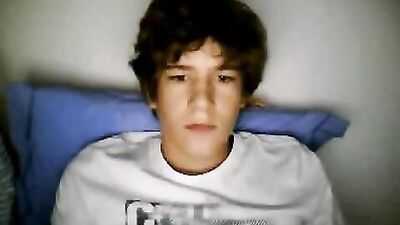 Masturbating Spaniard: Cum Shots & Handjobs