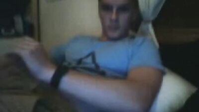 Blue Shirt Amateur Solo Handjob: One-Handed Delight!