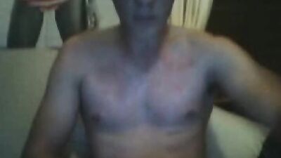 Blue Shirt Amateur Solo Handjob: One-Handed Delight!