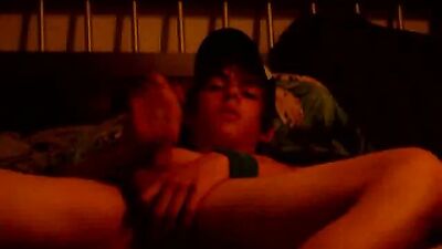 Jerking off after the pool - great solo wank session!