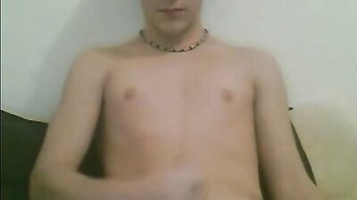 Young Aussie Cam-Boy Cums on Web-Cam!