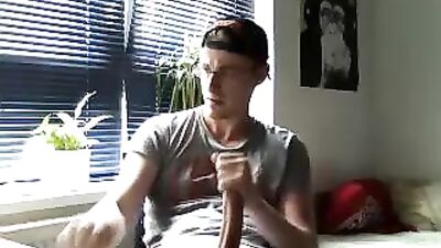 Big Cocks Amateurs Handjobs: The Ultimate Gay Porn Experience