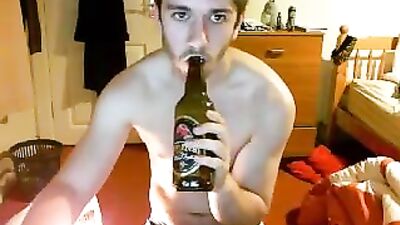 Webcam Cum Shot Amateur: Sweet and Seductive!