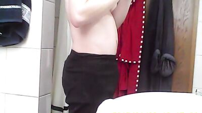 Shower Voyeur - Amature Web-Cam Gay Porn Video