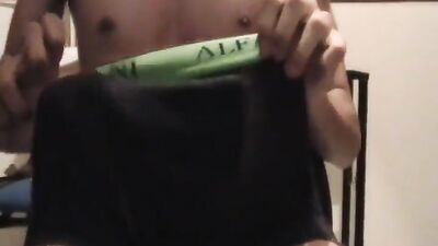 Semen en la Regadera - Web-Cam Solo Gay Porn Video