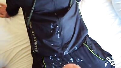 Cum on his friend: Amateur Cum Shots Handjob!