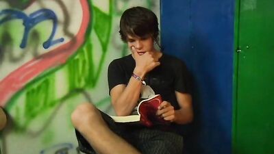 Muscle Daddy Blackout in the Locker Room