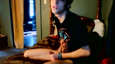 Jouir sur le couvre lit