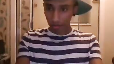 Englands Cutie Webcam Handjob - An 18yo Gay Porn Adventure