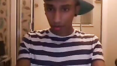 Englands Cutie Webcam Handjob - An 18yo Gay Porn Adventure