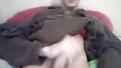 Young Smoothie Jacks off on Webcam!