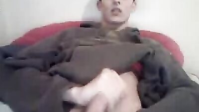 Young Smoothie Jacks off on Webcam!