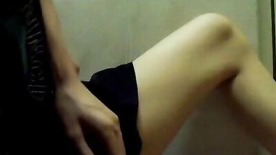 Young Mans Bathroom Adventure: Exploring Amateur Cum Shots and Handjobs