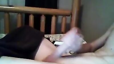 Alone in Bed Amateur Cum Shots Handjob - A Gay Porn Video Experience!