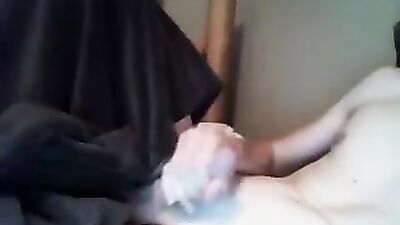 Alone in Bed Amateur Cum Shots Handjob - A Gay Porn Video Experience!