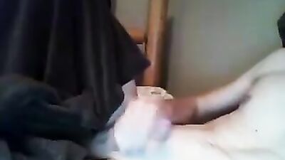 Alone in Bed Amateur Cum Shots Handjob - A Gay Porn Video Experience!