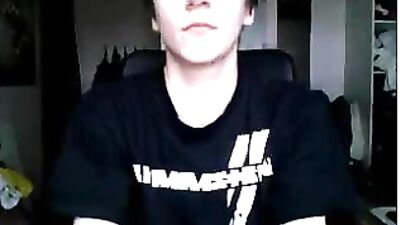 Discover the Serious Young Minets Solo Handjob Performance for You!