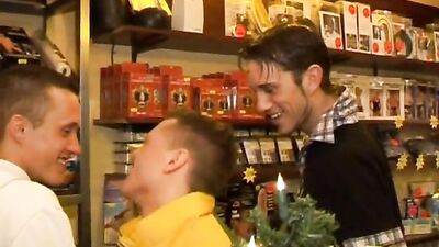 College Boys Bareback Orgy: Double Penetration Unleashed!