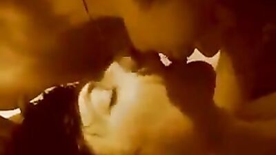 A gentle touch: The ultimate kiss of passion!