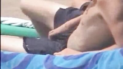 Street Side Encounters: Il bande en public hummm que ses bon!