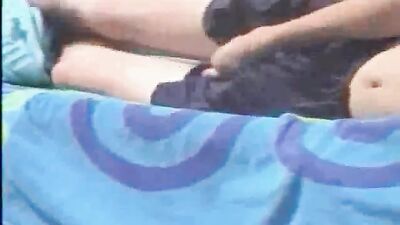 Street Side Encounters: Il bande en public hummm que ses bon!