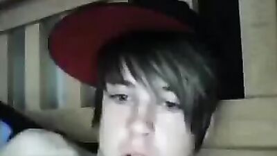 Young Web-Cam Solo Show: Cumming for Tommy!