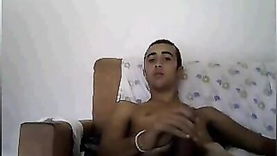 Webcam Italiano: Amateur Men Expose Their Sexy Bodies in Steamy Webcam Sessions!