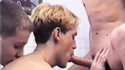 Sexy Garage Boys: Vintage Gay Porn Revisited!