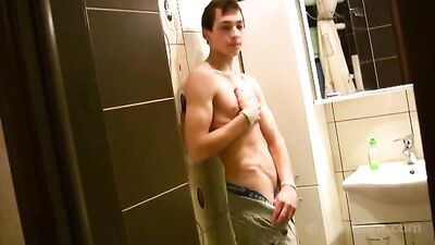 Gay Bathroom Fun - Action with Kolia!