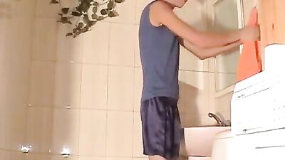 Teens Pissing Fetish: Urinating Passion!