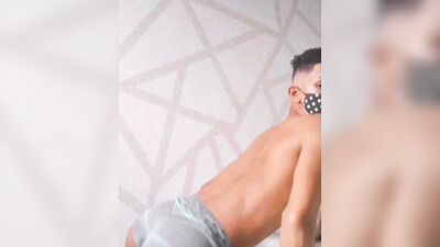 Looks at boy twerk and gets erection