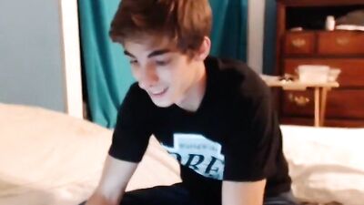 Gay Porn: Feet Worship & Jerk-Off Fun with Supercute Boy!